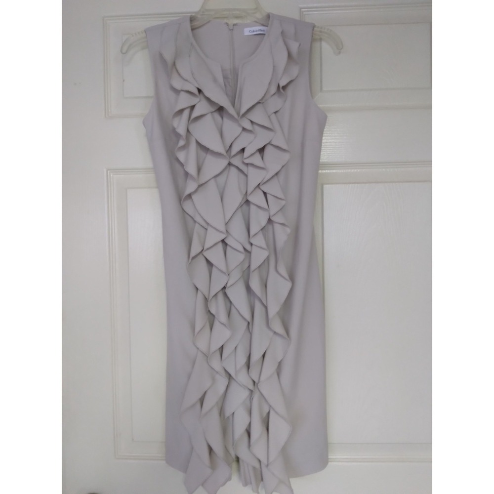 Calvin Klein Sz. 4 sheath Dress Ruffle Front Solid Cream/White zipper back